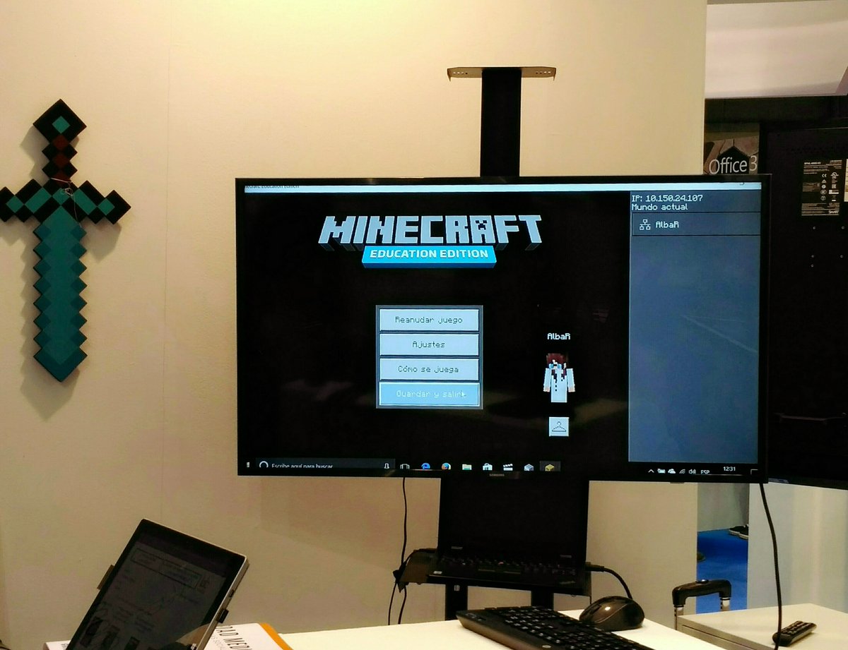 BelenCalvoH's tweet photo. Apasionante el proyecto #MineAcademy de @lab_possible para emplear Minecraft en el aula. 👏 #innovación #aprenderjugando #simoedu17 #guiasimo https://t.co/ZZ3EZWOA6F
