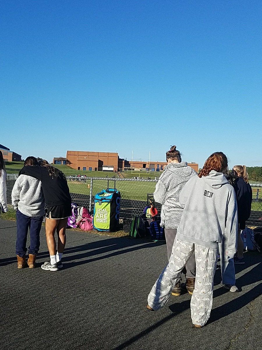MustangFH's tweet photo. Its a beautiful day for a Mustang win!! https://t.co/s86HDdmQZy