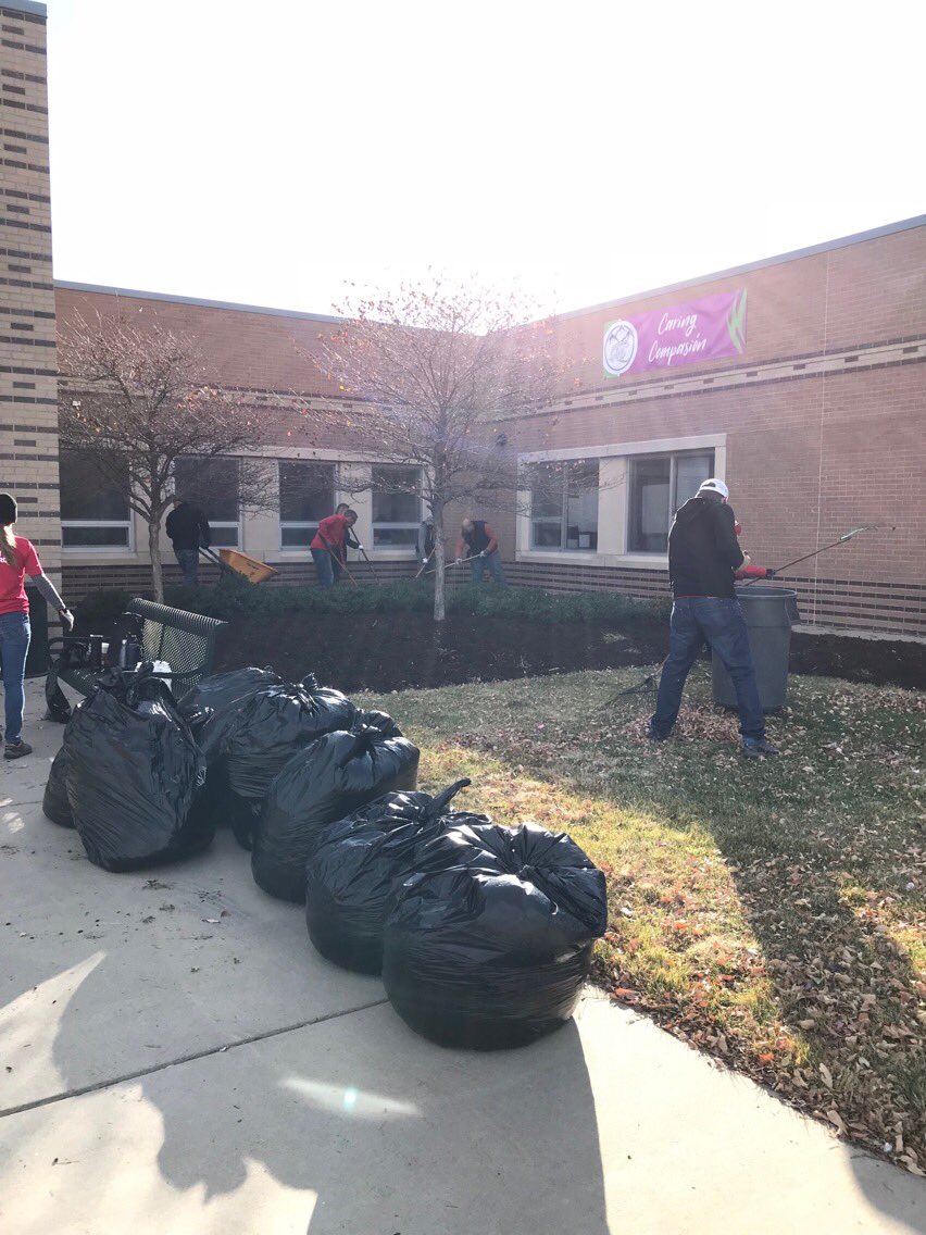 pingidentity's tweet photo. Ping Denver volunteers rallied at Green Valley Elementary today to help clean up school grounds + classrooms. Way to go! ๐ #pingitforward https://t.co/qvngGQeTYK