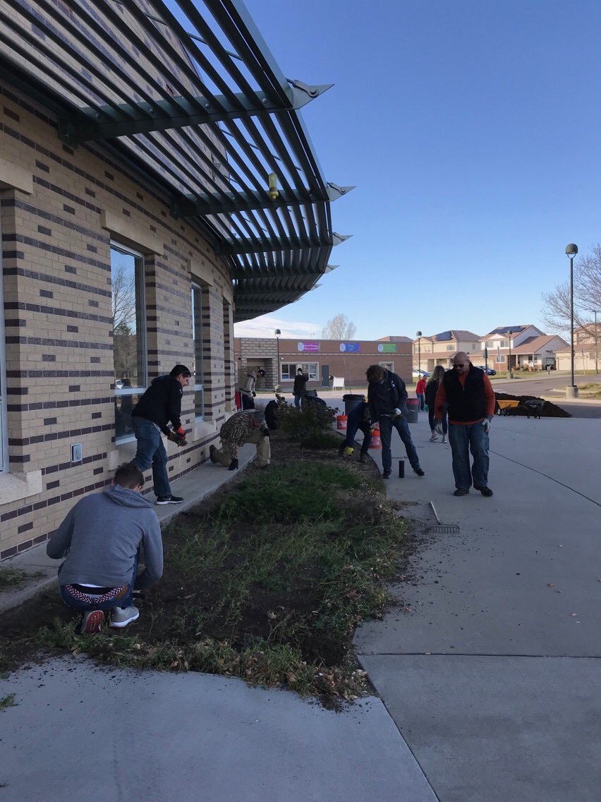 pingidentity's tweet photo. Ping Denver volunteers rallied at Green Valley Elementary today to help clean up school grounds + classrooms. Way to go! ๐ #pingitforward https://t.co/qvngGQeTYK