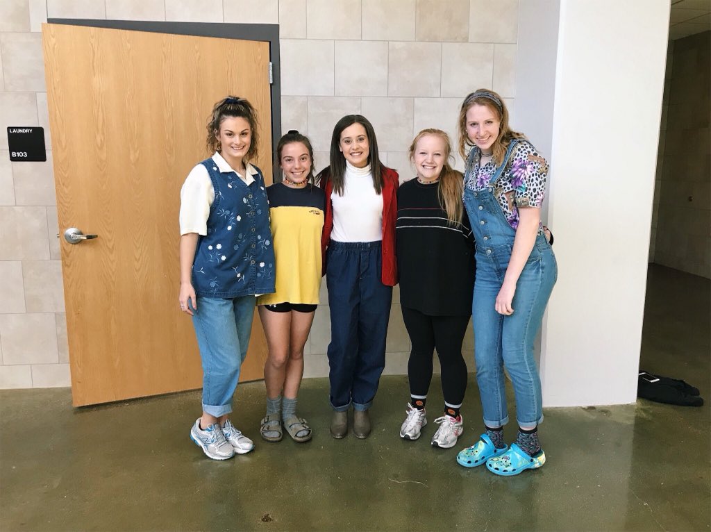 haleyrenee33's tweet photo. THRIFT STORE DAY !!!!! #hocoweek17 https://t.co/Fbx29FqT0U