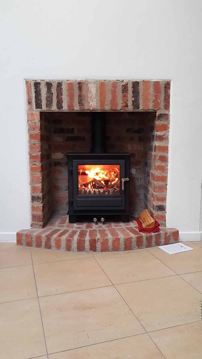 clockwoodburner's tweet photo. @KedHeating with their new clock stove. In DERBYSHIRE where clock was first dreamt up. So Warm and friendly with great products. https://t.co/paBGi2dbdO
