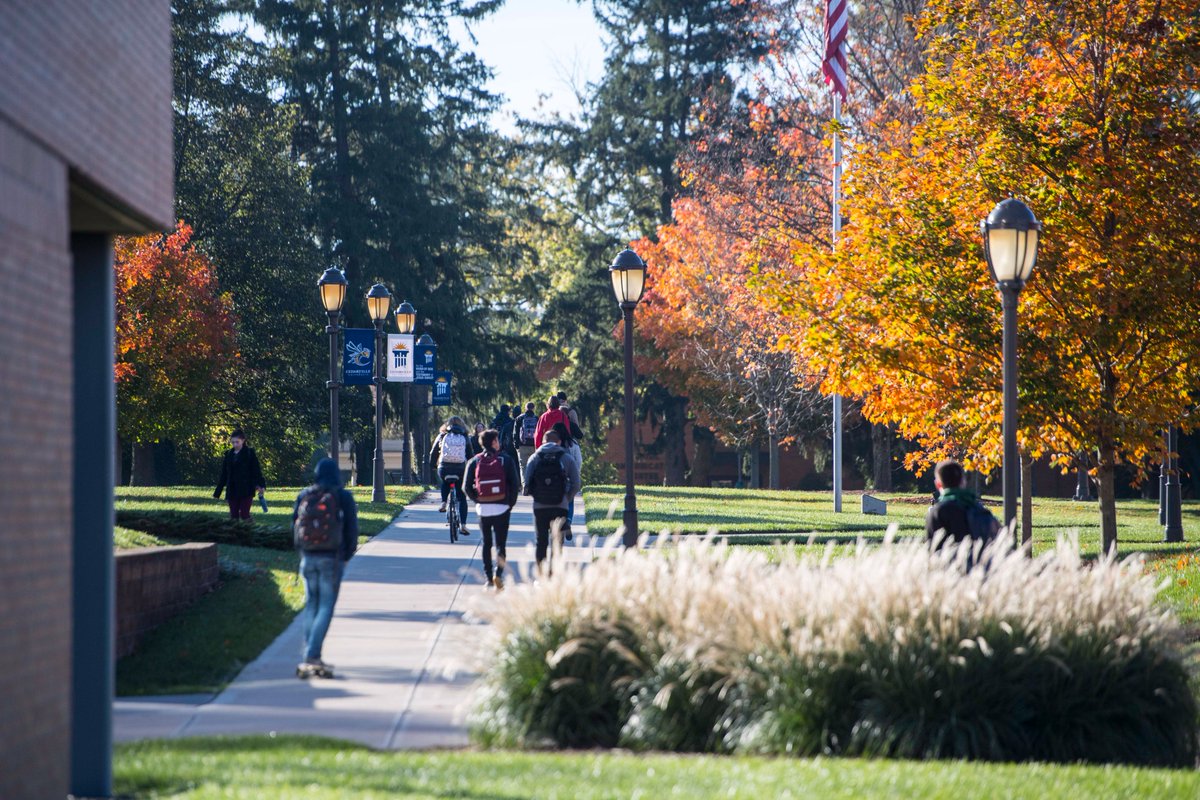 cedarville's tweet photo. Fall colors are finally starting to pop up around campus! #CUintheFall #VilleViews https://t.co/BjqsETzRId