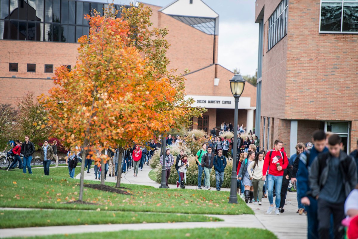 cedarville's tweet photo. Fall colors are finally starting to pop up around campus! #CUintheFall #VilleViews https://t.co/BjqsETzRId