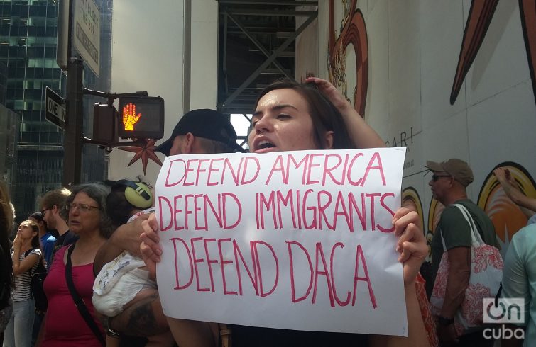 OnCubaNews's tweet photo. The service industry would be among the sectors most benefited by a Dream Act. https://t.co/f5vrDI8LH5 #OnCubaFiles https://t.co/2EkuL03K7y