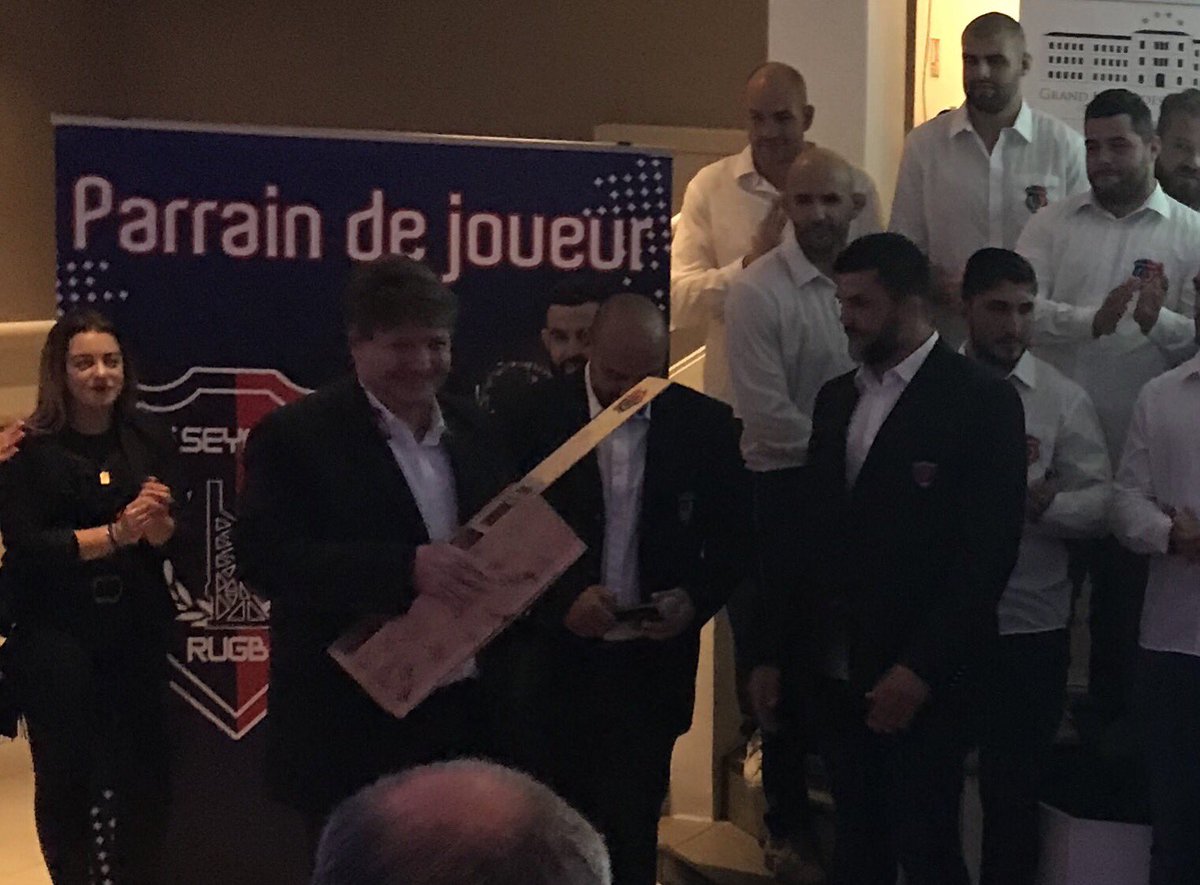 pierrerayer's tweet photo. Soirée de présentation de l’équipe fanion de @USS_Rugby au grand hôtel des Sablettes @Lelievresteph https://t.co/Q7vk3yZs67