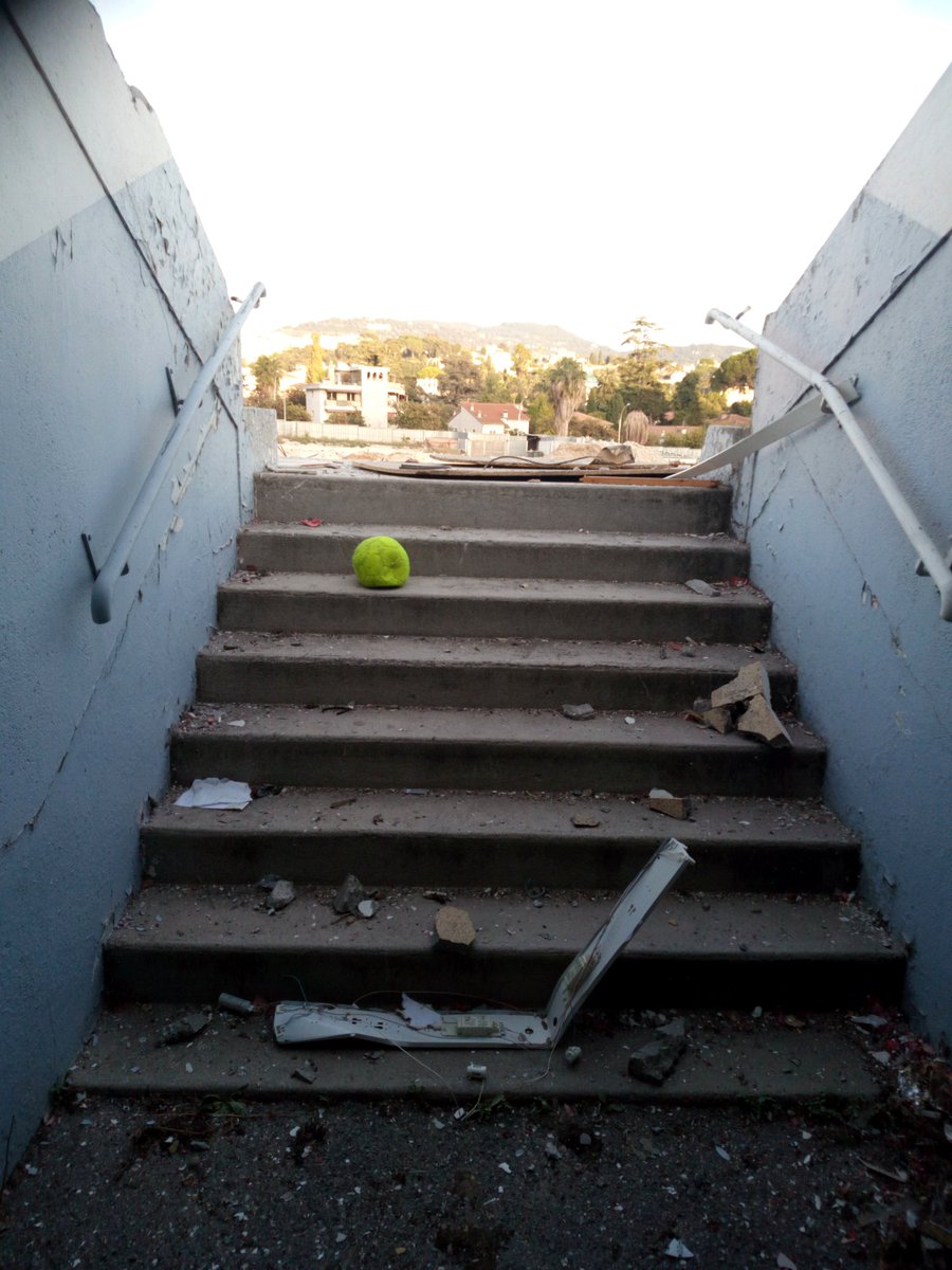 Cedrocancourt's tweet photo. Petite visite au Stade du Ray tant qu'il n'est pas totalement détruit. #LouRay #Nissa #OGCNice https://t.co/5dBGL3Kqtv