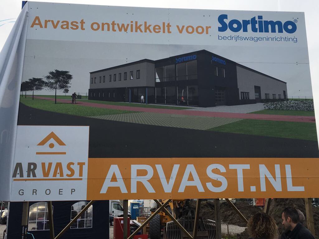 SortimoNL's tweet photo. Vandaag 1e paal geslagen van ons nieuwe bedrijfspand! #gouwepark #moordrecht #trots #Sortimo #bedrijfswageninrichting https://t.co/fFBRbZAyBC