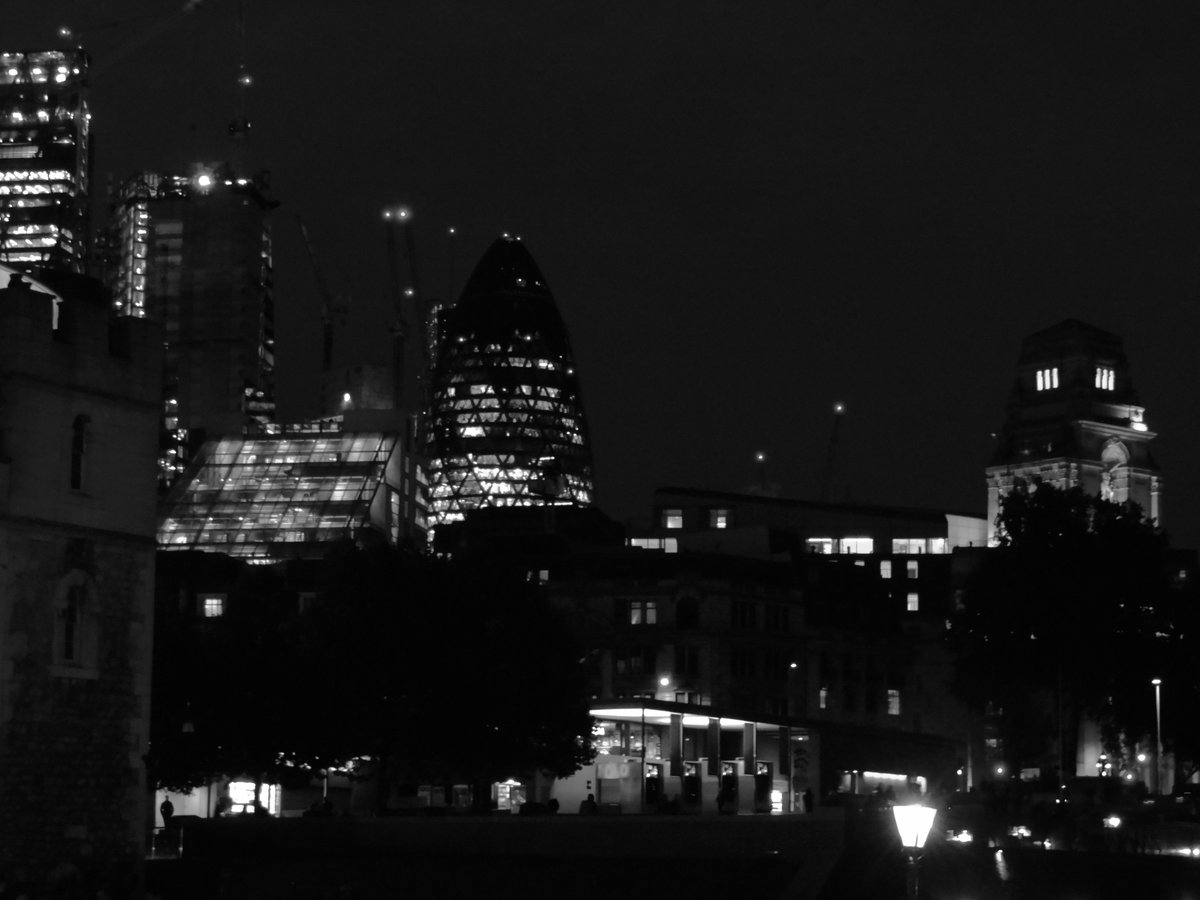 leela747400's tweet photo. Illuminated #CityofLondon #TowerHill #10TrinitySquare #TowerOfLondon #blackandwhite https://t.co/nT65nIfkyx