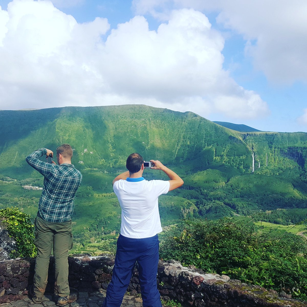 experience_oc's tweet photo. Jeep Tour from today
More information:
https://t.co/EoOtl9yxxn
#ilhadasflores #experienceoc #followyourway #azores https://t.co/WCyHP9Y2Lp