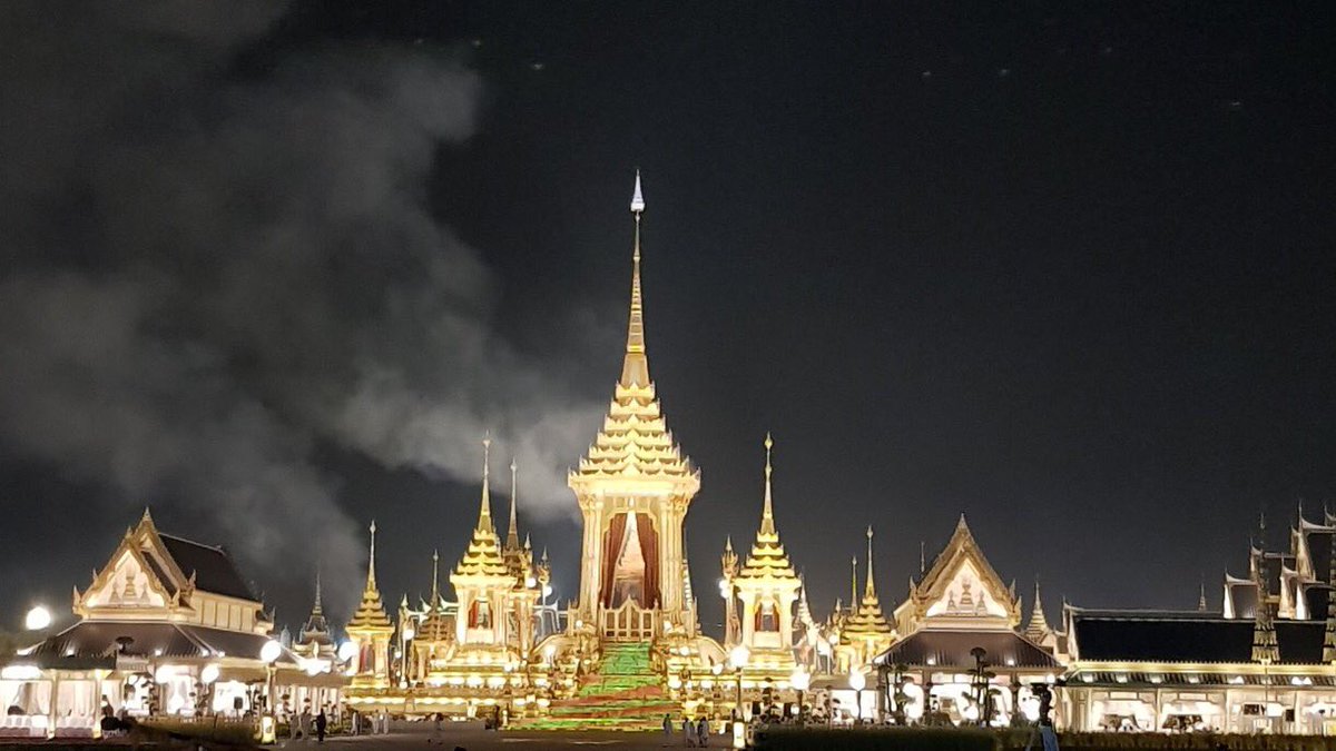 RichardBarrow's tweet image. The time has come for HM King Bhumibol to return to heaven #คิดถึงพ่อ #KingBhumibol #KingRama9 #Thailand