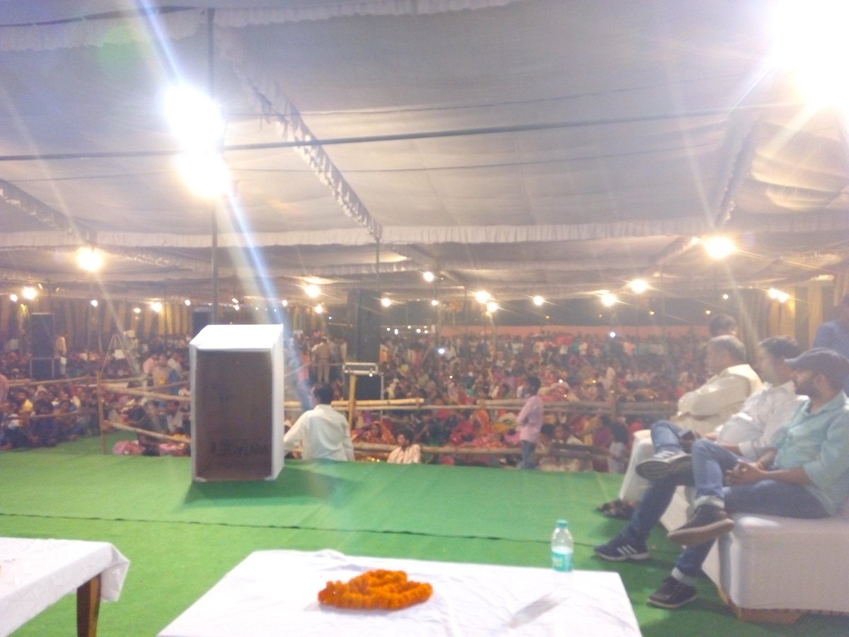 TheInfoneer's tweet photo. Thousands of devotees stay all night at banks of rivers and wait for rising sun to offer their #Ardhya on #ChhathhPuja. #cultural evening https://t.co/SiIrWVjMOI