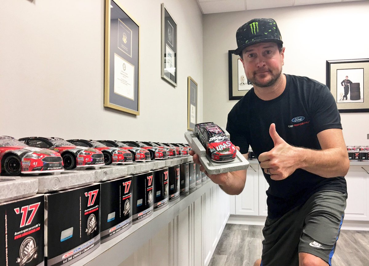 Daytona 500 die casts are now available at kurtbusch.com! RT for a chance to get one 👍🏼 Winner will be chosen at 11am ET tomorrow
