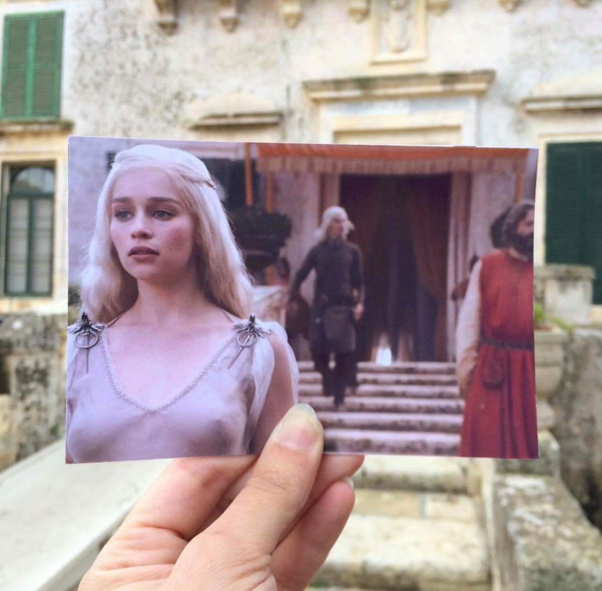 Thrones Updates tweet media