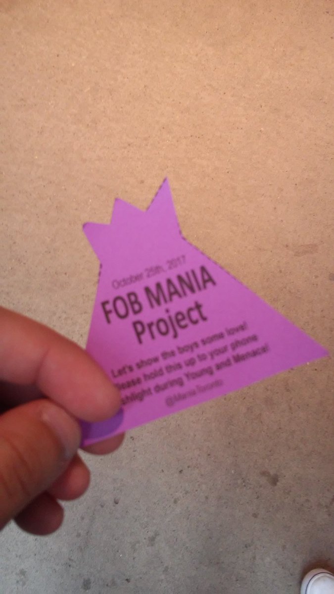 bqngtansoul's tweet image. we held up these papers through our phone torch during y&amp;amp;m so the arena had purple lights everywhere ( ty @FOBManiaProject was v cool)