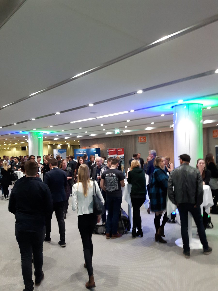 Frvr's tweet photo. Wer ist noch auf der #NoC #NightofCreativity ? https://t.co/YIx64A7B27
