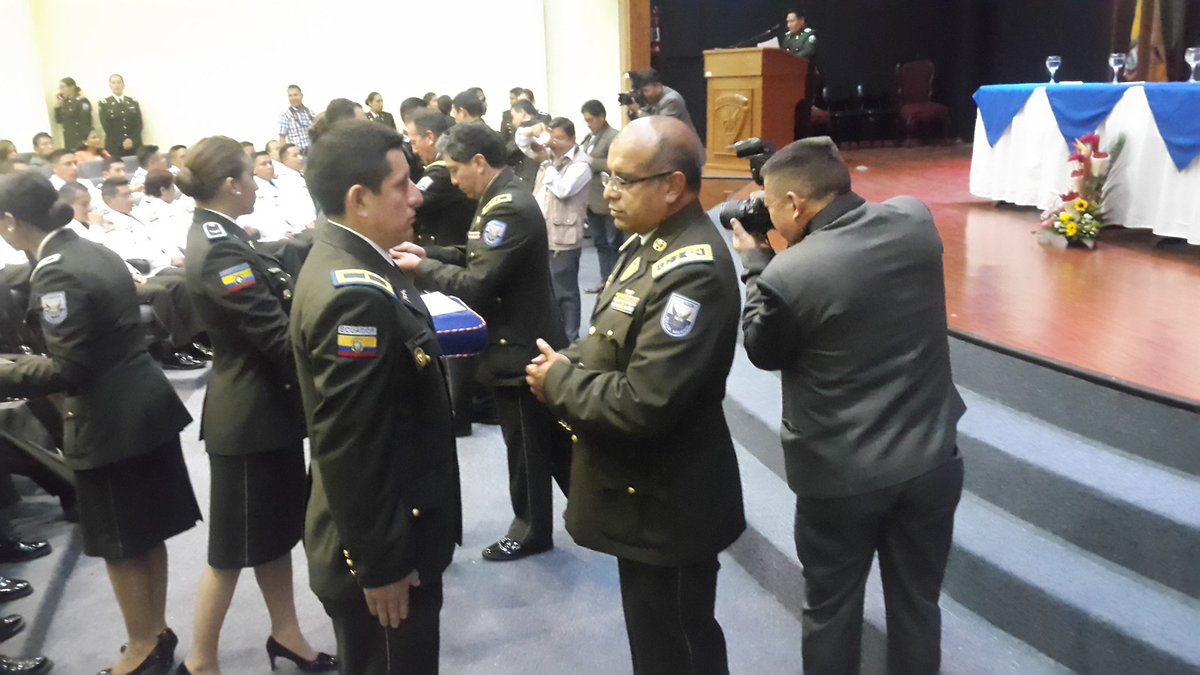 #GralBolaños #IGPN entrega certificado y coloca piocha a los nuevos especialistas de Asuntos Internos de <a href="/PoliciaEcuador/">Policía Ecuador</a>
