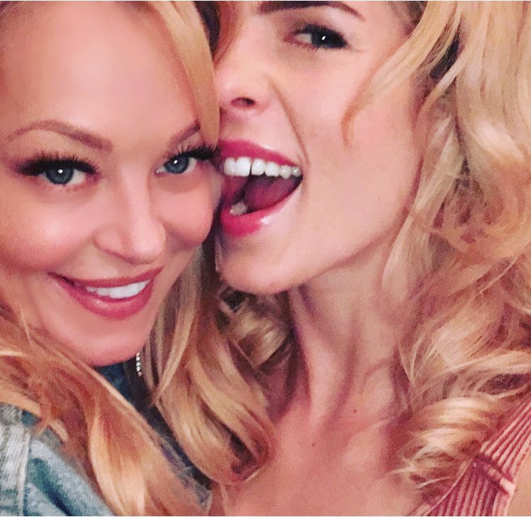 charlotteross's tweet photo. ❤️ my girl @EmilyBett 👯 Best TV daughter you could wish for 💕💗 #Arrow #MamaSmoak #smoakgirlpower https://t.co/xpkILKaxgd