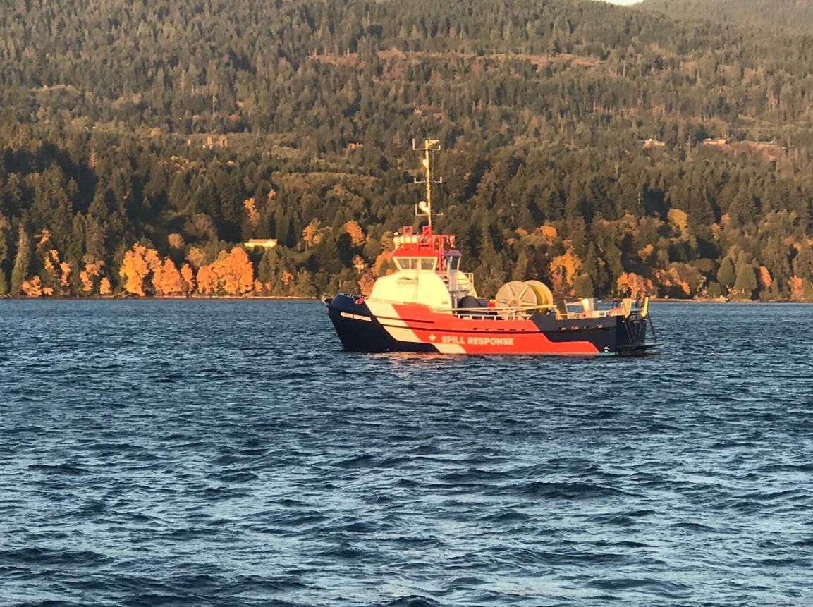 CoastGuardCAN's tweet photo. Day 2 exercise in #BC: briefing on the CCGS Bartlett as the day starts, environmental response is the focus of today’s activities #BCEX2017 https://t.co/Sn4ZJVPs8R