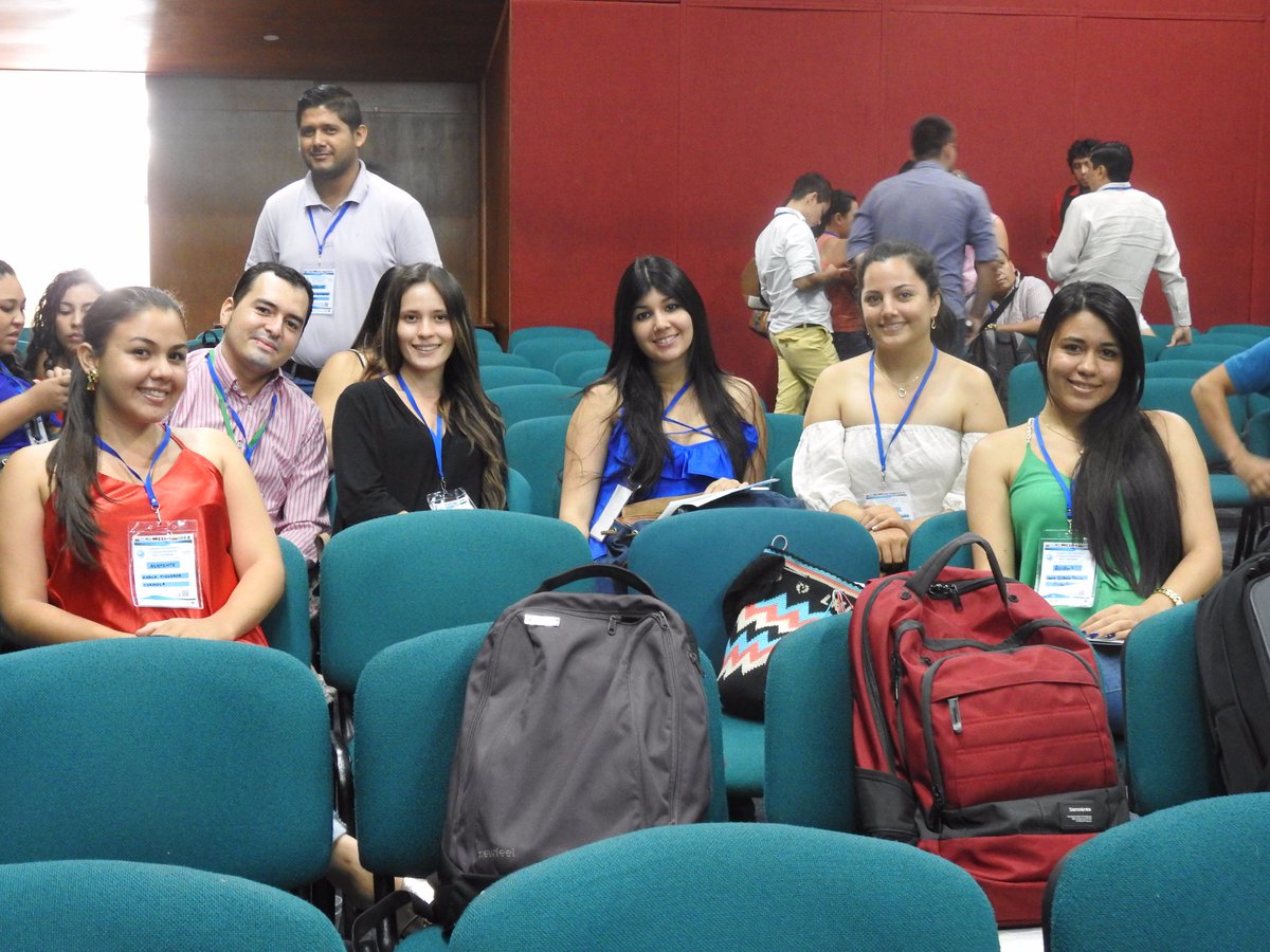 cenigaa's tweet photo. Estudiantes de Ingeniería Ambiental de la @corhuila, participando activamente del #CongresoRyH https://t.co/SJZ3M0grME