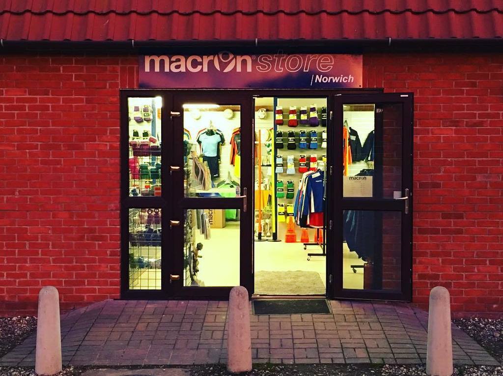 MacronNorwich's tweet photo. MS Norwich ✌🏼 #Macron #Teamwear #Norfolk #Suffolk #Football https://t.co/7gK7fLwhR8 https://t.co/eLEFwj8XMO