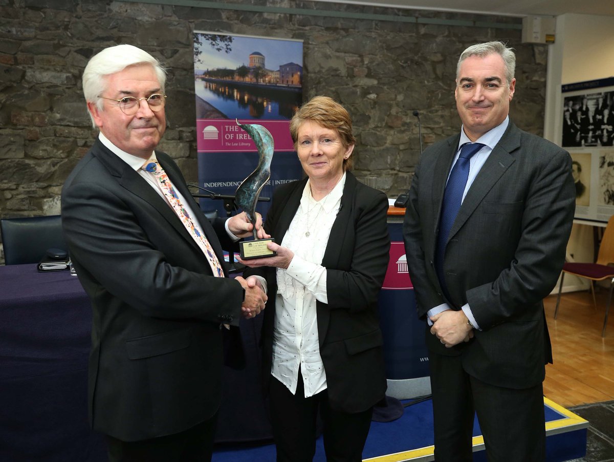 TheBarofIreland's tweet image. Catherine Corless receives standing ovation on accepting The Bar of Ireland Human Rights Award 2017