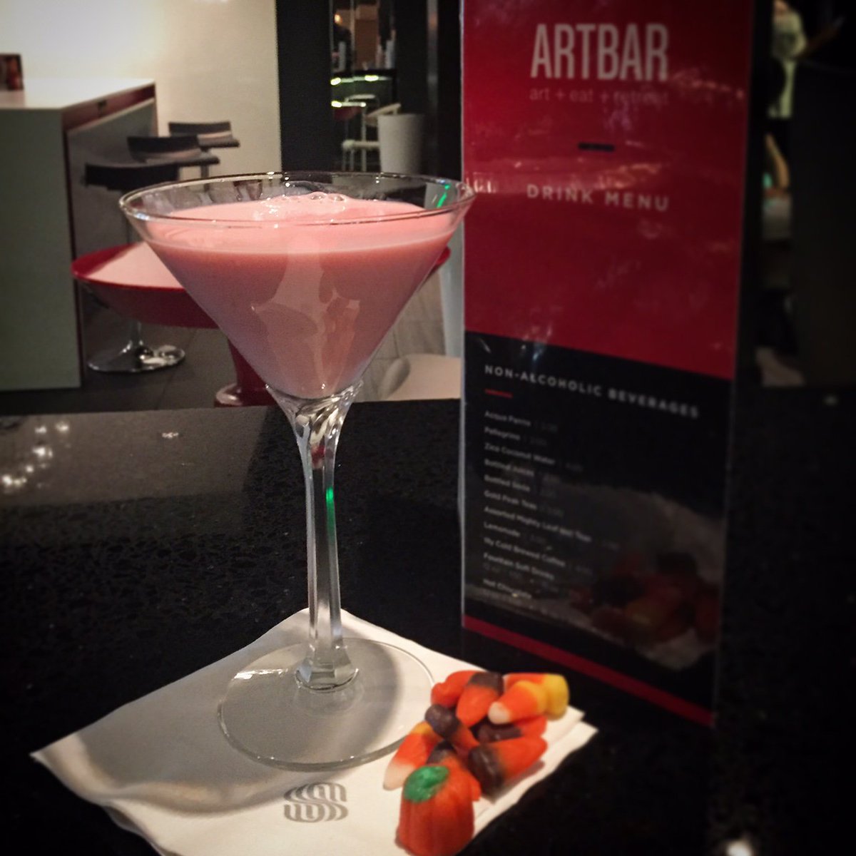 SonestaPhilly's tweet photo. #ThirstyThursday@ #ARTBAR. Beats by @dj_KingLeo at 5PM! #Cocktail specials, FREE lite bites & #outdoorseating! #PinkMenu #Philly #Phillylife https://t.co/AJbsBN1vwS