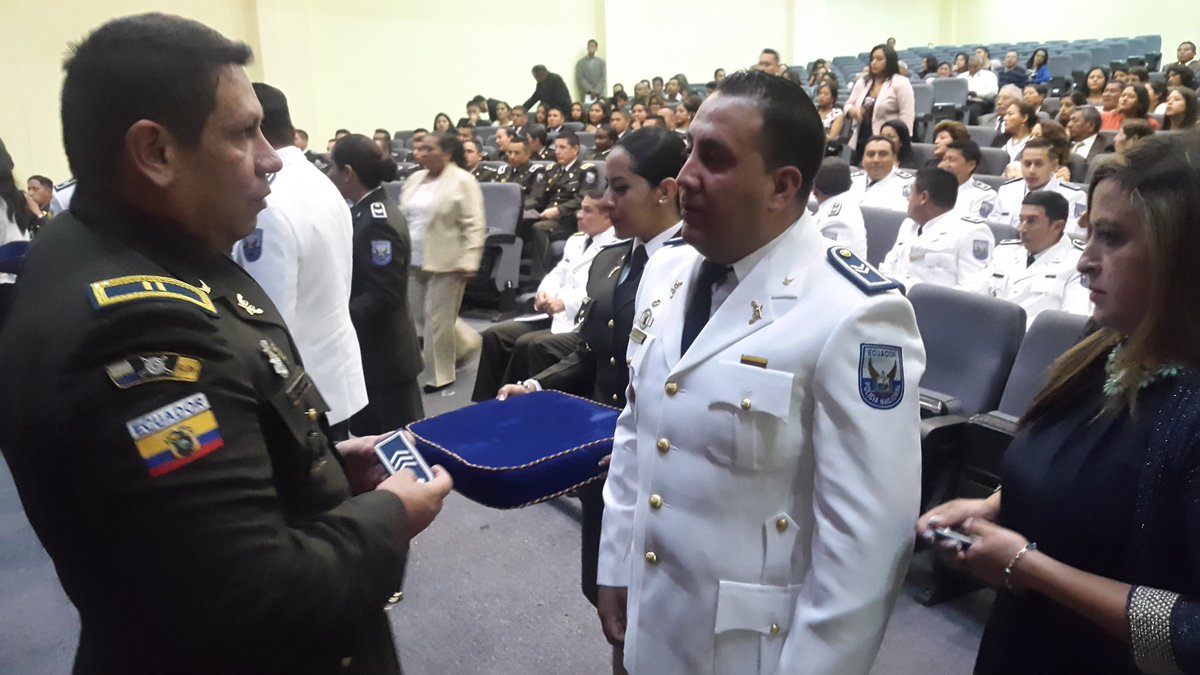 (DESTACADO) #GralBolaños felicita a los funcionarios policiales ascendidos #IGPN