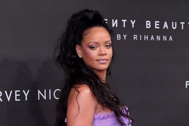 TheAffinityMag's tweet image. Rihanna's makeup line Fenty Beauty, has earned $72M dollars in just one month. She didn’t even have to make her items limited.