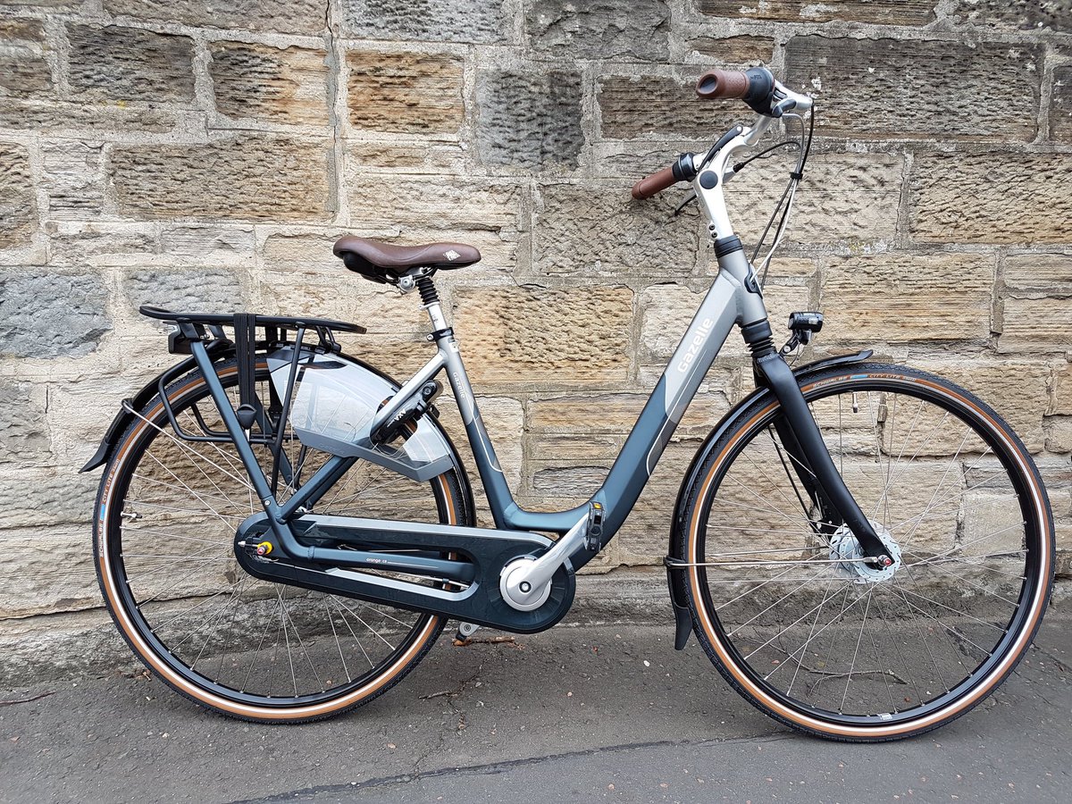 harts_cyclery's tweet photo. G..G..Gazelles! 2018 bikes arriving thick and fast. These 3 ready for their new owners to collect this week. @GazelleUK #citizencycling https://t.co/lpfTFb1mP9
