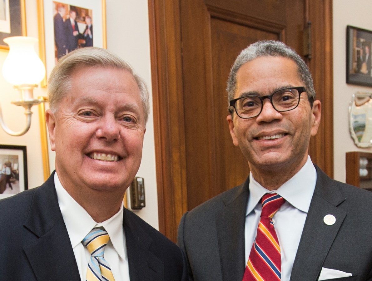 siegelmd's tweet photo. Thanks to @LindseyGrahamSC for meeting with @OurHospitals re #dsh and #340B !! https://t.co/1scVXYPl6J