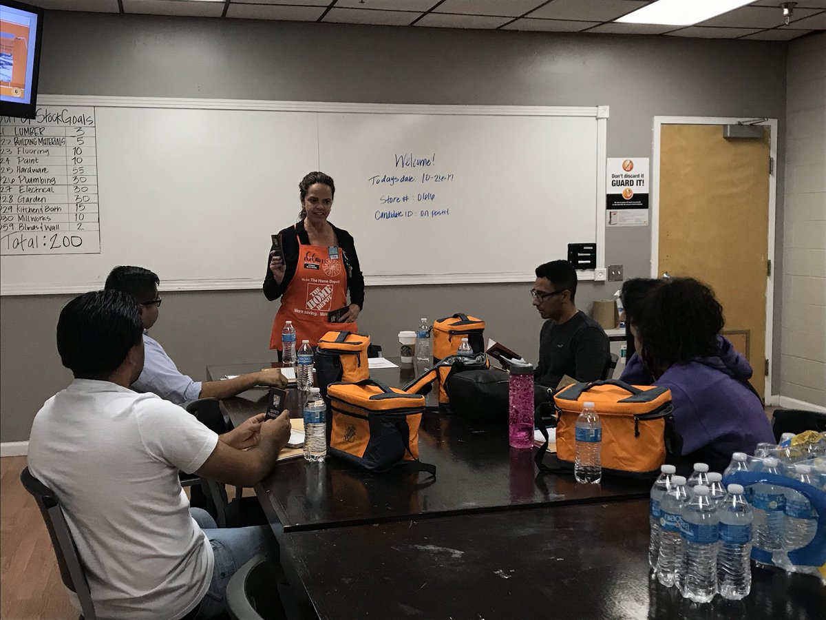 Maria102915's tweet photo. Delaine going over Safety Passport with all of our New Hires! @MoVal0616 @PacSouth https://t.co/TRnSSRRebU