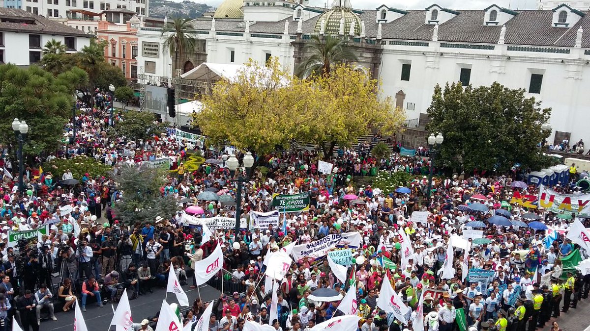 SECOB_Ec's tweet photo. “Este es un momento especial, porque cumplimos con una oferta de campaña”, @Lenin Moreno #TodosConLaConsulta https://t.co/slHij5i1IH