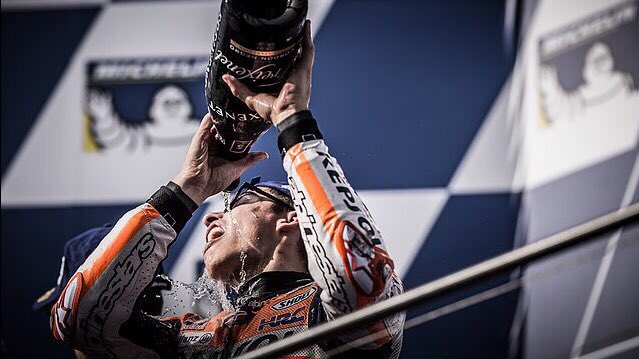 catarina93_73's tweet photo. Our champion @marcmarquez93 photographed by Vincent Guignet @ the #AustralianGP
#TheRedVolution #MM93 #EG00 #TeamRepsol 🐜 https://t.co/Tgw98xQ2AH