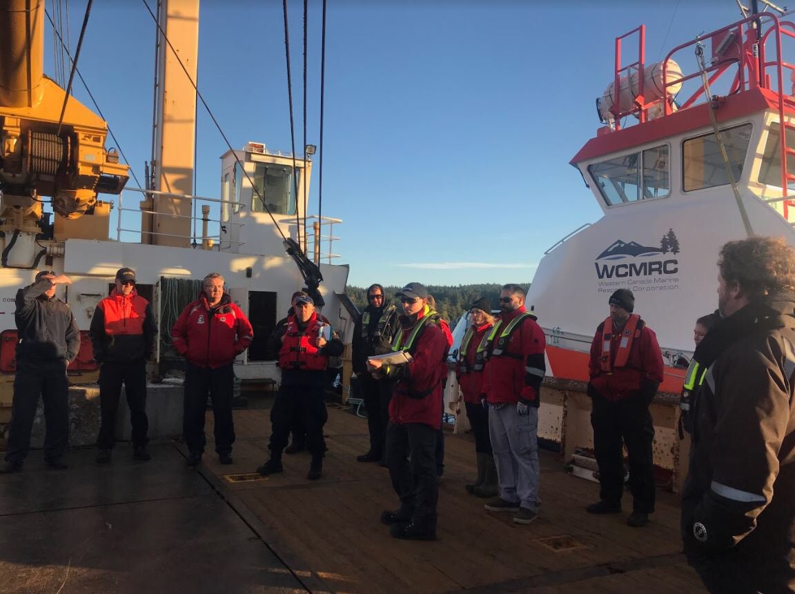 GardeCotiereCAN's tweet photo. Jour 2 de l’exercice en #CB: Breffage sur le NGCC Bartlett ce matin, les activités d’aujourd’hui sont centrées sur l’intervention environnementale #BCEX2017. https://t.co/qzWRjI5gvs