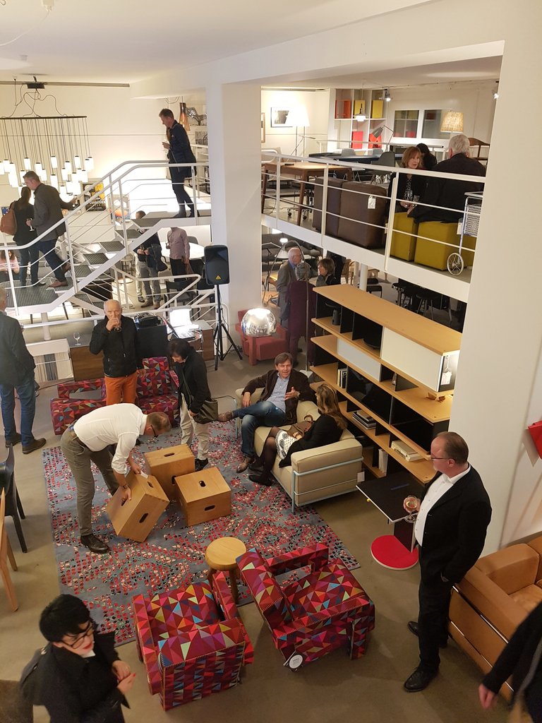 BHcommunication's tweet photo. "90 Jahre Cassina" Event. #wohnbedarf lädt ein mit einer Special Edition des Utrecht C90 👌 https://t.co/J0PM5xWvCY