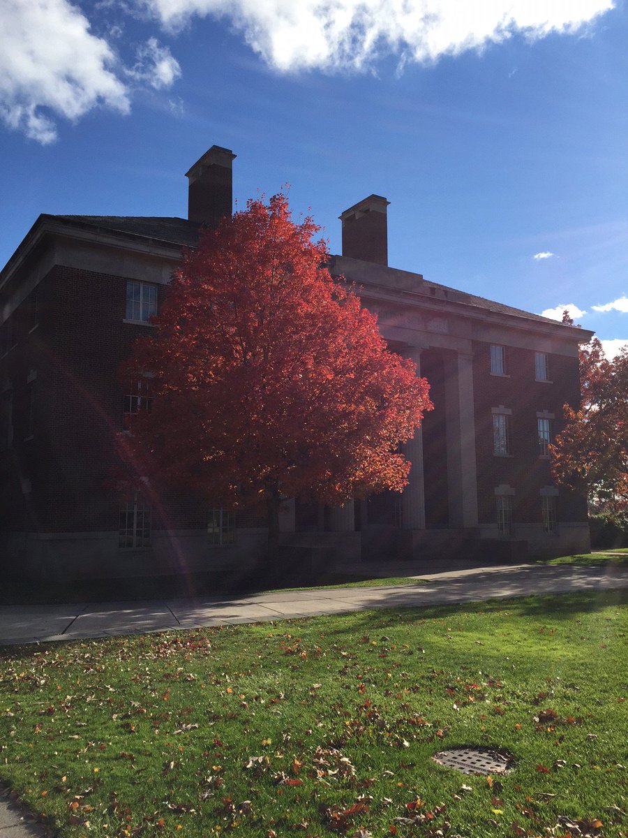 SimonSchool's tweet photo. Interested in a #SimonMBA? See yourself here – come visit. Learn more about Experience Simon Weekend: https://t.co/p7B7dBSFsL #DiscoverSimon https://t.co/iA3xPDeCjQ