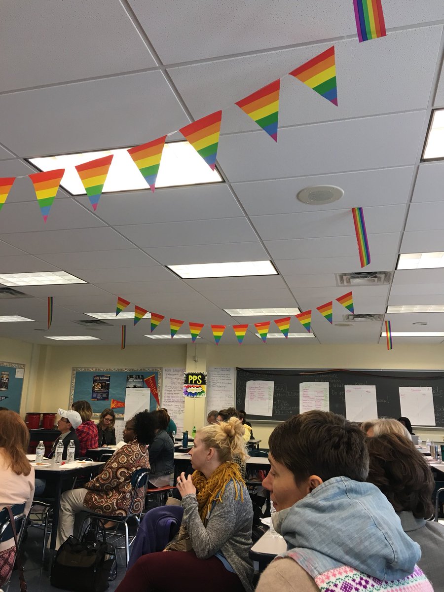 GuidingLight27's tweet photo. PPS GSA 2017 Summit! #GSAAdvisorsSummit #carrickGSA #DiversityIsOurStrength #PPSPride #PghCarrickHS #ALLY https://t.co/NrnWEa6J4L