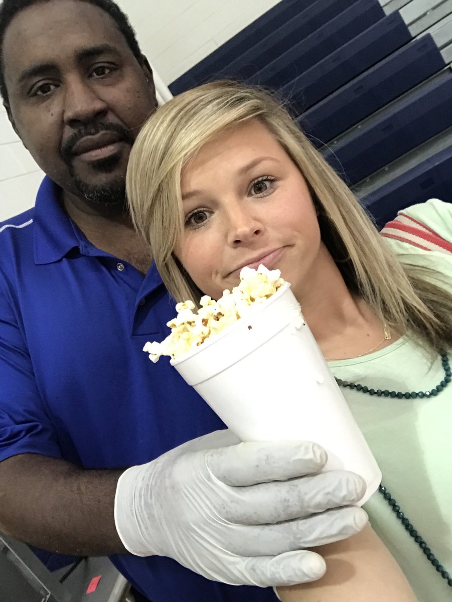 Allison_Teach's tweet photo. Best popcorn in Greene County 🍿🍿🍿 #GCSLiTech https://t.co/pHeFAlYxGI
