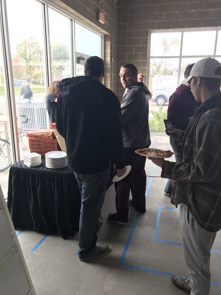 360Realty_Lax's tweet photo. Resident Appreciation Week! Free Pizza in the Aguilera Vacant Cafe available to all Three Sixty residents! (12pm while supplies last) https://t.co/RG879ggVSn
