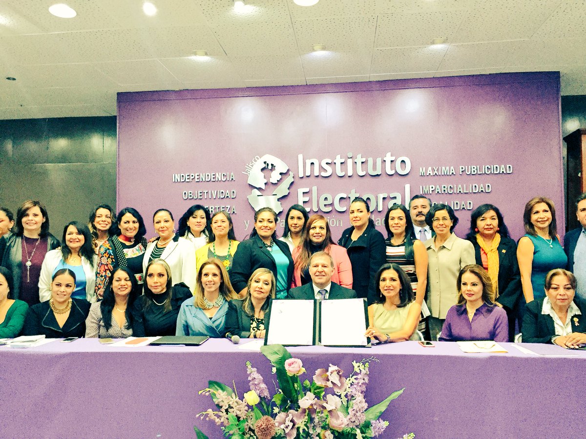 CristoGarMed's tweet photo. @BeatrizRangelJ presente en la firma del 3er compromiso por la paridad y la igualdad sustantiva en Jalisco de cara al #ProcesoElectoral2018 https://t.co/4TLpNSe8oy