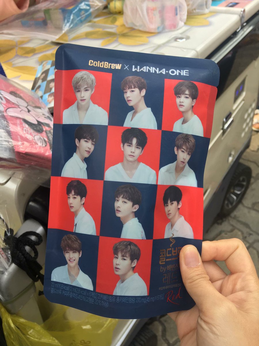 SaraBogummy's tweet photo. Do u want coffe??? #wannaone #LaiKuanLin #laiquanlin https://t.co/j1QdBz78v4