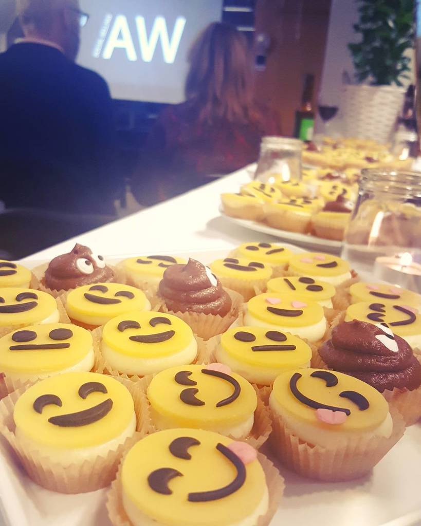 CelebrationSwe's tweet photo. Social selling AW hos @esatto.se med föreläsning av deras sociala medier gäng @dinglesweden 🎉 
#socialselling #aw #linkedin #osolocg #celeb… https://t.co/OhmAp9QYEb
