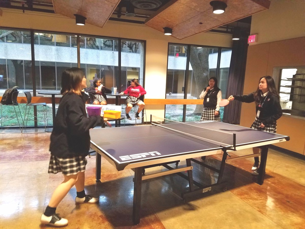 JPIIHS_IntClub's tweet image. International members volunteering at Open House &amp;amp; one of the founding members, Ruiqing Song, dropped by to say hello. What a fun night!