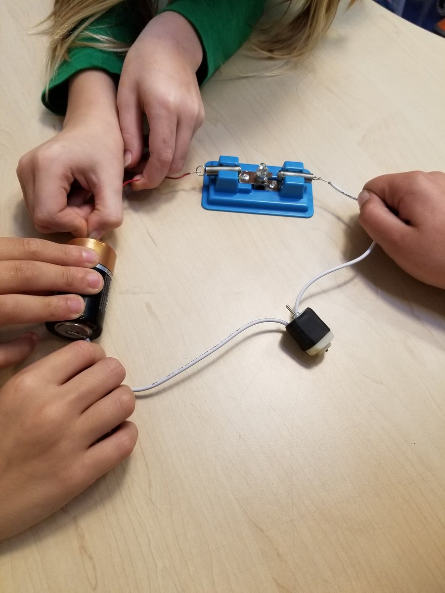 MsShea12's tweet photo. Learning the difference between a series circuit and a parallel circuit.  
🎯I can make a series circuit!
#BeWES #BeScientists https://t.co/E8ViK3aRy3