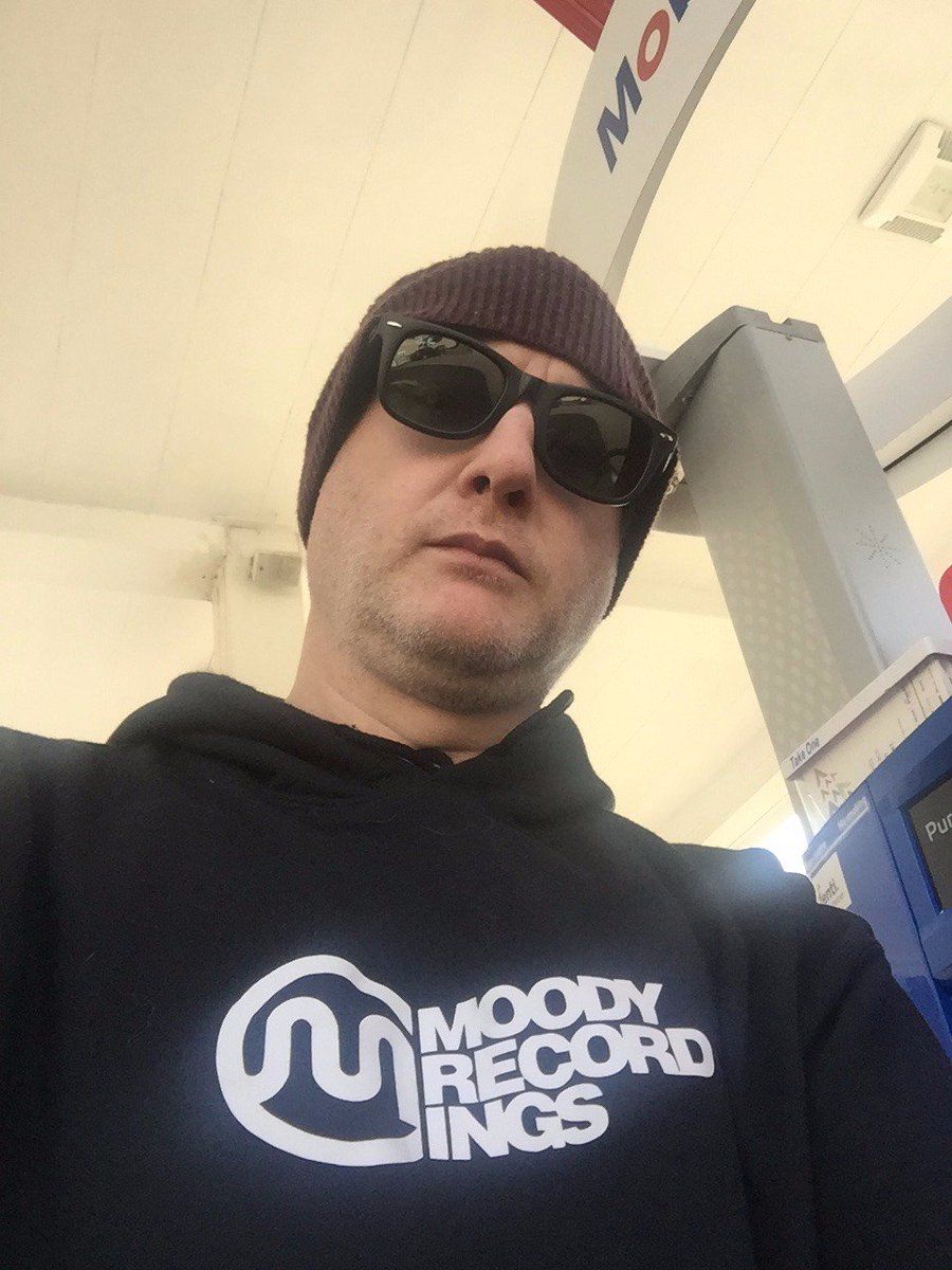 seanbiddle1's tweet photo. Another great day in #Chicago Shout out to @letsgetmoody for hooking me up with their hoodie #MoodyRecordings #HouseMusic #DenverFam https://t.co/7WlAVIaxk5