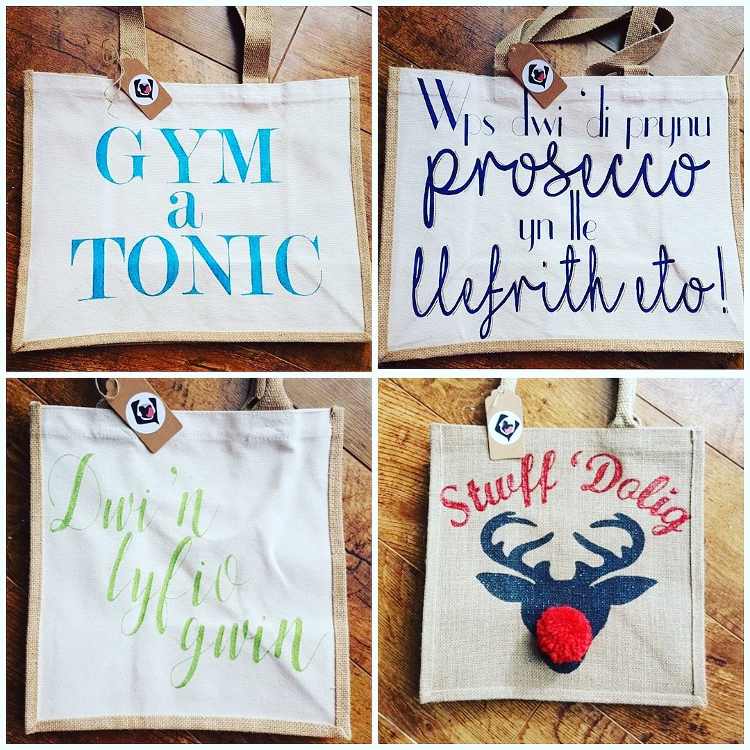 sarky_moo's tweet photo. @ADG_IQ I hand paint bags &amp; currently sell them around #Wales &amp; online. I would love them to travel further #QueenOf #goodluckeveryone 🤞 https://t.co/PmE6QIkcmM
