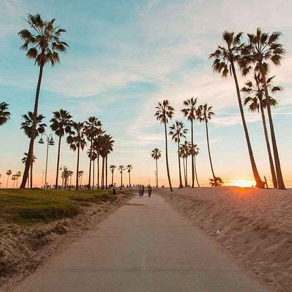 kareskinmd's tweet photo. Home is where the 💙 is. https://t.co/5BtkRJLLLC
