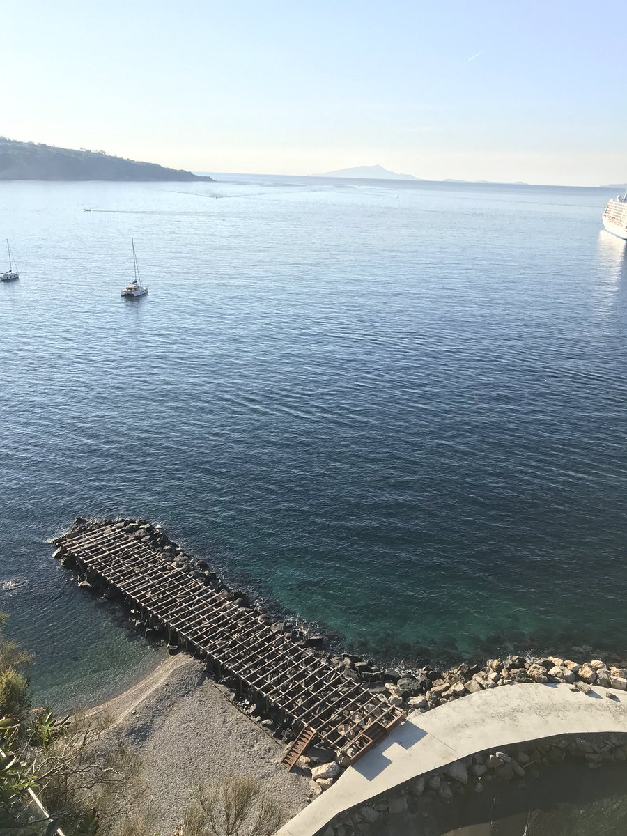 Robyberta's tweet photo. Se solo fosse giugno un tuffo me lo sarei fatto davvero.
Il sole e il mare però non guastano mai! 💕🌊🙏 #sorrento #Robyberta i tour #travel https://t.co/FpXqRdvxko