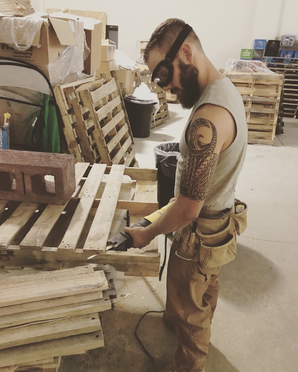 skylars_shop's tweet photo. Working on a few new items to be released later on before the new year! Stay Tuned! #SkylarsShop https://t.co/vrmcAbguG1